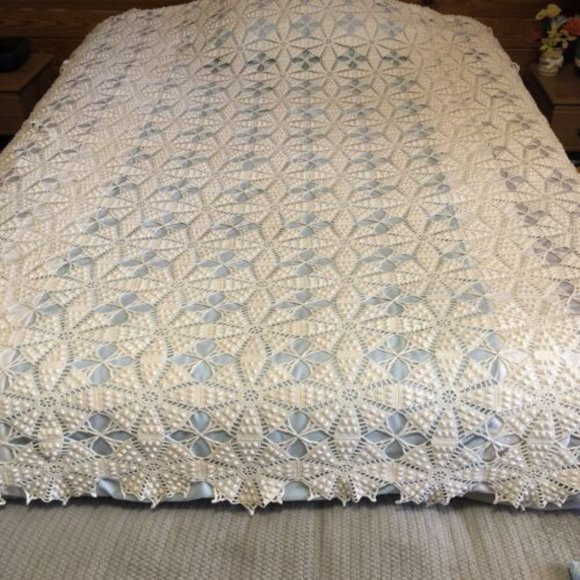 Antique Vintage Crochet Bed Spread Coverlet Tablecloth Ecru 92 x 80" - Picture 2 of 9